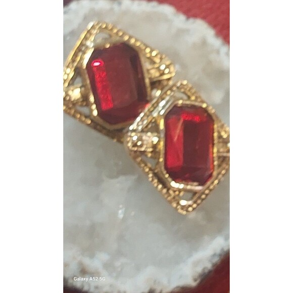 Vintage goldtone with red rhinestone earrings - Picture 6 of 10